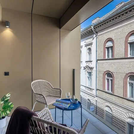 Modern In Authentic Area Apartman *