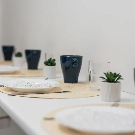 アパート Modern In Authentic Area