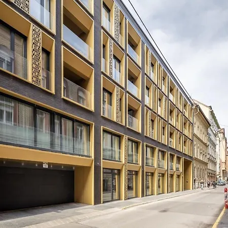 Modern In Authentic Area * Budapest