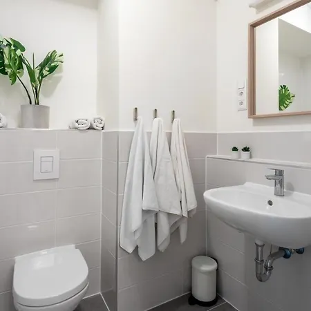 Modern In Authentic Area Apartment Budapest