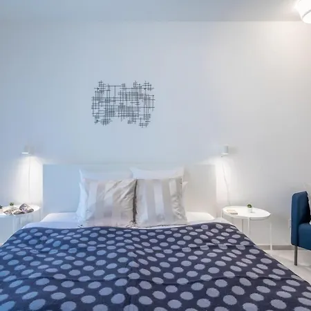 Modern In Authentic Area Apartment *